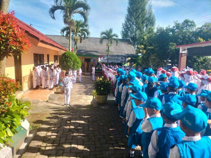 Menjadi Pembina Upacara, Kapolsek Nongkojajar Tekankan Bijak Bermedsos Hingga Jauhi Narkoba