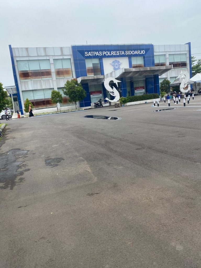 Dugaan Jalur Belakang Pembuatan SIM di Sidoarjo Terkuak, Tarif Fantastis hingga Rp900 Ribu Tanpa Tes Resmi