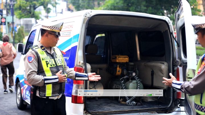 Polres Gresik Turunkan Mobil ‘KELINGAN AMAN’ Layanan Gratis Libur Nataru