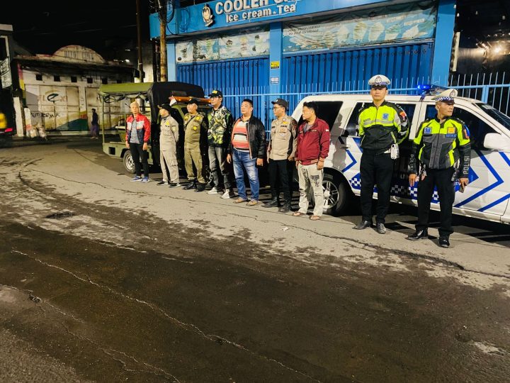 Langkah Polisi dan Satpol PP di Malam Natal, Patroli Harkamtibmas Semampir Menjaga Damai