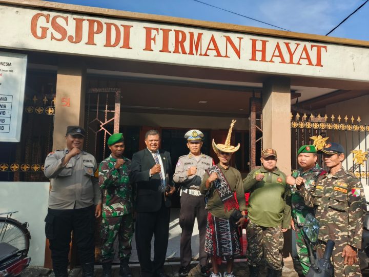 Polsek Semampir Hadirkan Rasa Aman Saat Ibadah Natal di Sejumlah Gereja