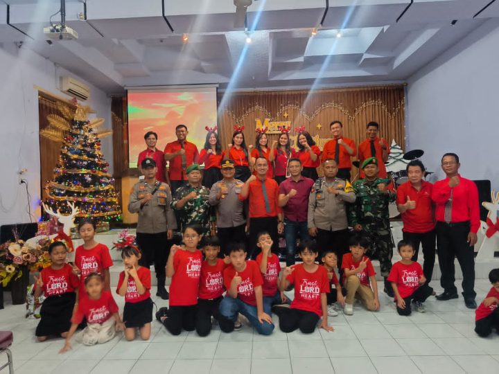 Ibadah Natal Berjalan Khidmat, Kapolres Pasuruan Apresiasi Sinergi Tiga Pilar