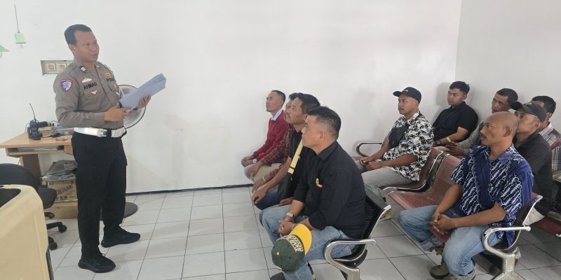Satpas Polrestabes Surabaya Memberikan pelayanan Publik dan Program Polri Presisi