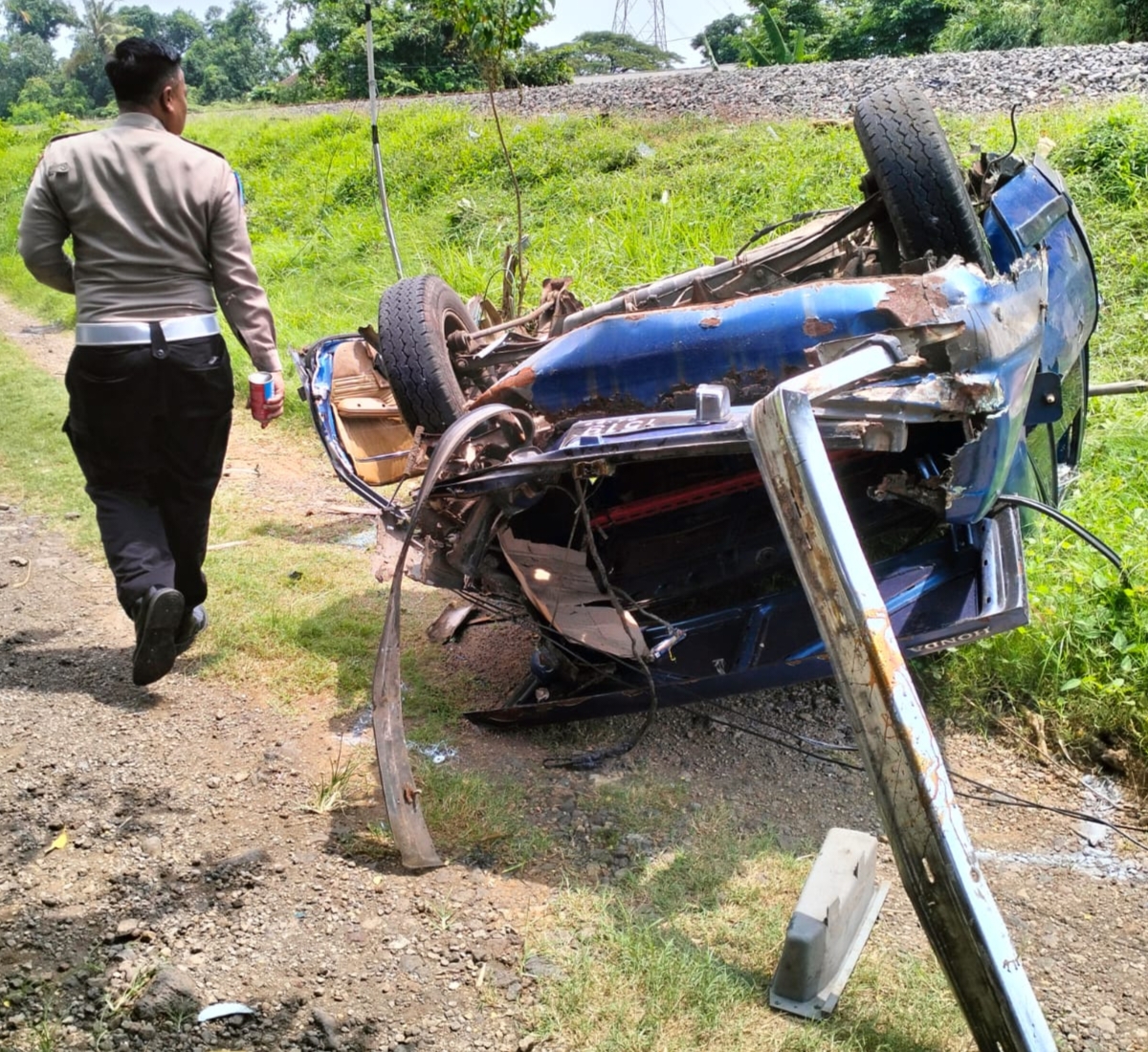 Unit Laka Polres Pasuruan Bergerak Cepat Tangani Tabrakan Mobil–Kereta di Beji, Empat Meninggal Dunia