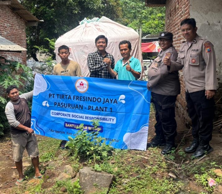 Polsek Kejayan Bersama PT Tirta Jaya Salurkan Bantuan Air Bersih ke Dua Desa Terdampak Kekeringan