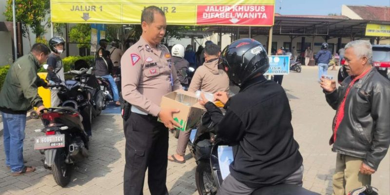 KB Samsat Bangil Optimalkan Pelayanan Masyarakat Transparan Dan Humanis ” Polantas Menyapa “