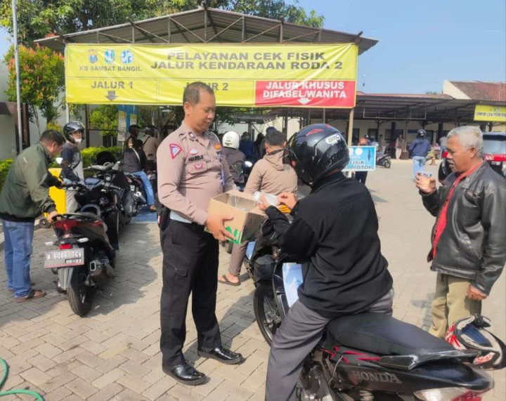 KB Samsat Bangil Optimalkan Pelayanan Masyarakat Transparan Dan Humanis ” Polantas Menyapa “