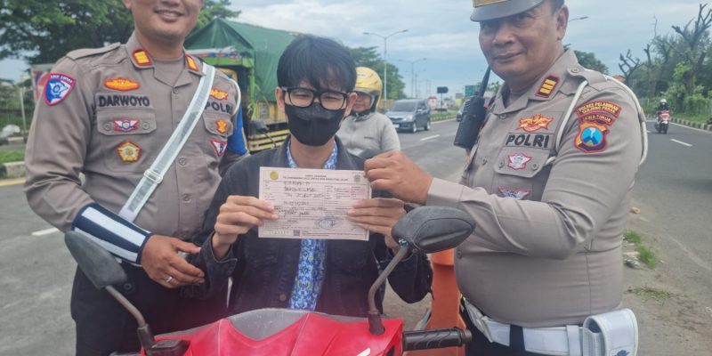 Tertibkan Pelanggar Rambu, Satlantas Polres Tanjung Perak Gelar Patroli Terpadu di Akses Vital Surabaya–Madura