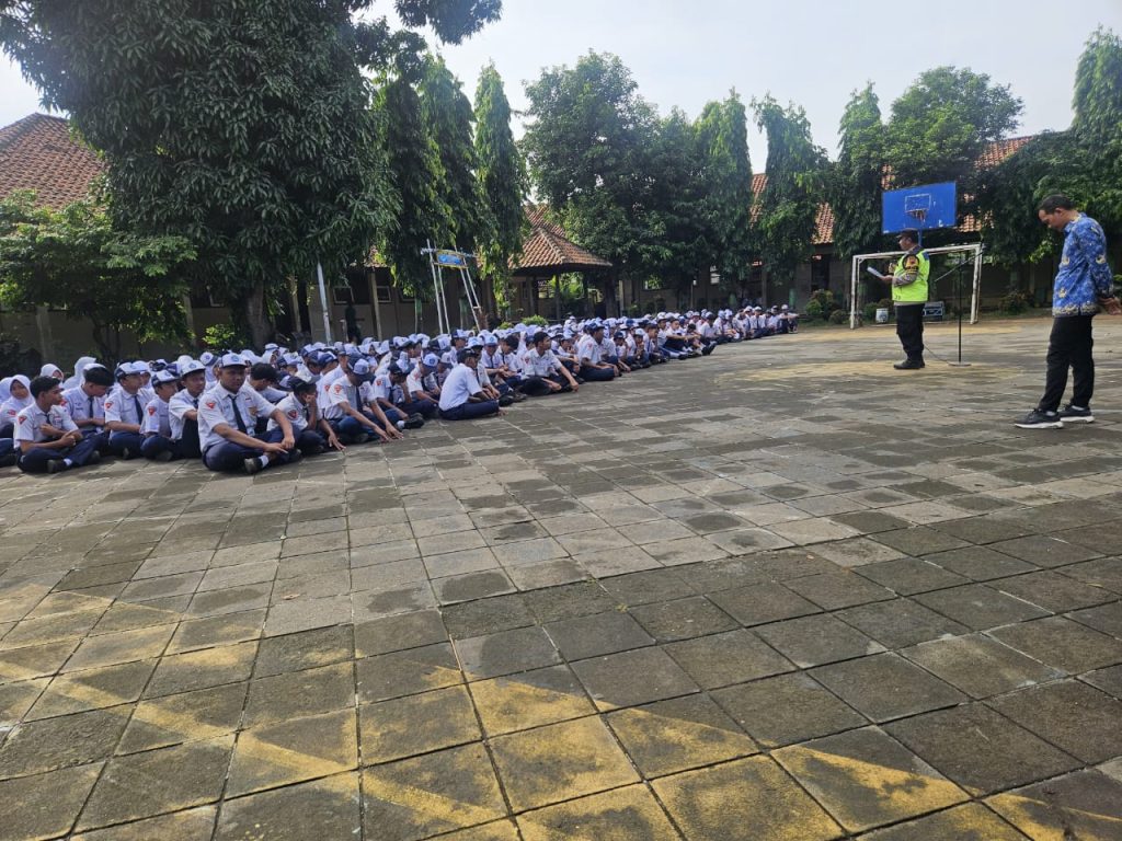Masuk ke Sekolah-Sekolah, Bhabinkamtibmas Polres Pekalongan Wanti-wanti Pelajar: Stop Bullying dan Bijak Medsos