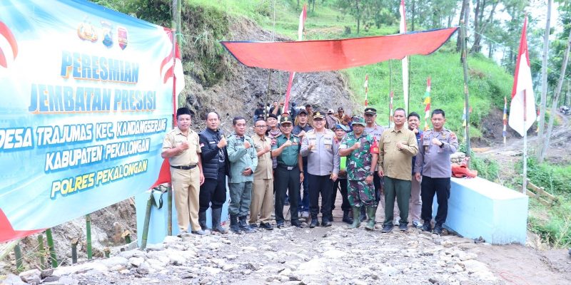 Jembatan “Presisi” Trajumas Diresmikan, Kapolres Pekalongan: Akses Penting Pelajar dan Ekonomi Warga!