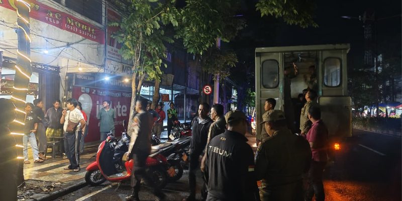 Patroli Cepat Team Jogoboyo Polrestabes Surabaya Amankan 18 Pemuda Diduga Terlibat Bentrok Silat di Kedungdoro