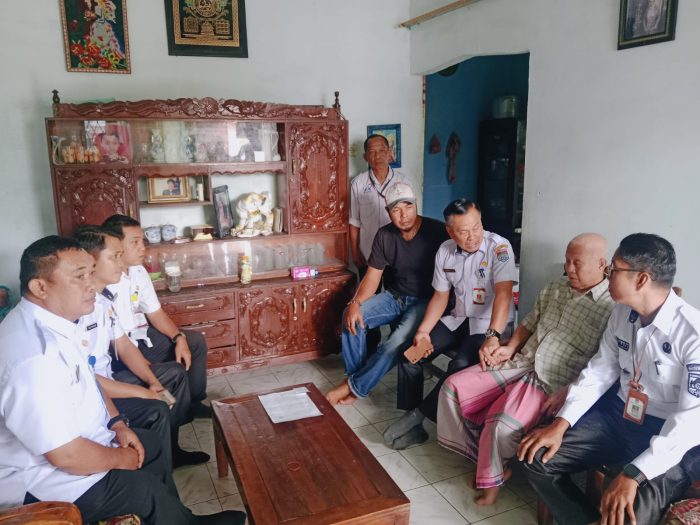 Dinas Sosial Lubuklinggau Hasan Andria Gerak Cepat Turun Langsung Bantu Warganya Yang Berhak Menerima