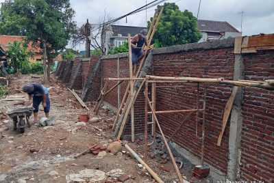 Proyek Pagar SMPN 13 Kota Pekalongan Disorot, Minim Transparansi dan Tanpa Pelibatan Daerah