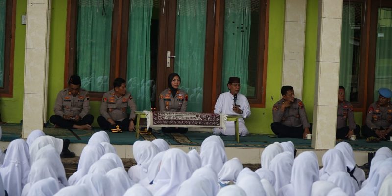 Kapolres Batang AKBP Veronica Kunjungi Ponpes Al Munawwir, Tekankan Santri Anti Perundungan