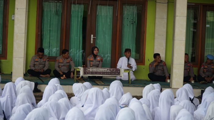 Kapolres Batang AKBP Veronica Kunjungi Ponpes Al Munawwir, Tekankan Santri Anti Perundungan