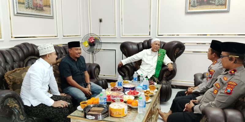 Kapolres Pasuruan Jalin Silaturahmi Dengan Pengasuh Ponpes Sidogiri