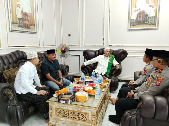 Kapolres Pasuruan Jalin Silaturahmi Dengan Pengasuh Ponpes Sidogiri