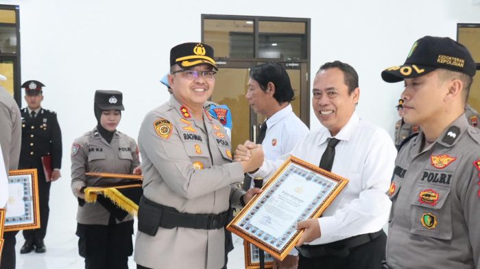 Beri Penghargaan Anggota ‘Tanpa Cacat’, Kapolres Pekalongan: Ini Bentuk Apresiasi Tertinggi Institusi