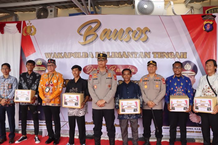 Disela Kunker di Polres Gumas, Wakapolda Kalteng Salurkan Bansos Untuk Petani