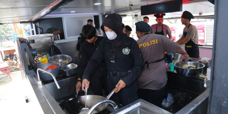 Hari ke-6 Latsitardanus 2026, Taruna Akpol Masak di Dapur Lapangan untuk Ratusan Warga Aceh Tamiang