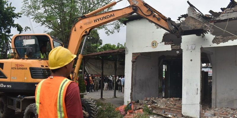 Tak Kantongi Hubungan Hukum, Pasar Simo Mulyo Dibongkar Pemkot Surabaya