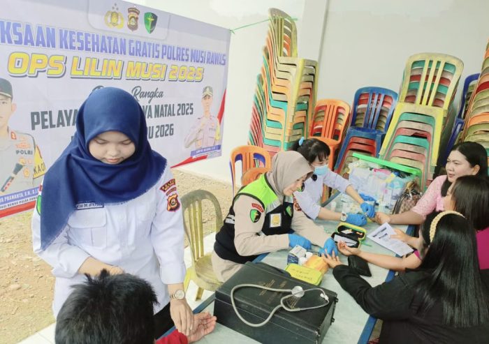 Pelayanan Humanis Polri, Sidokkes Polres Musi Rawas Berikan Layanan Kesehatan Gratis Saat Natal Oikumene