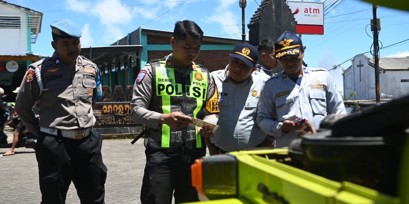 Hari Kedua Ops Keselamatan, Polisi Perketat Jeep Wisata di Bromo