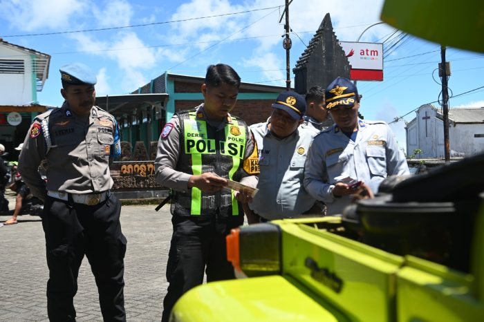 Hari Kedua Ops Keselamatan, Polisi Perketat Jeep Wisata di Bromo