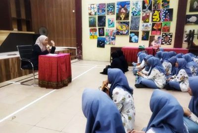 Siswi Kelas XIl MAN 1 Pasuruan Melalui KAFKA Memperkuat Dan Kepedulian Diri Dalam Agama
