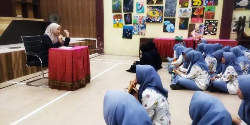 Siswi Kelas XIl MAN 1 Pasuruan Melalui KAFKA Memperkuat Dan Kepedulian Diri Dalam Agama