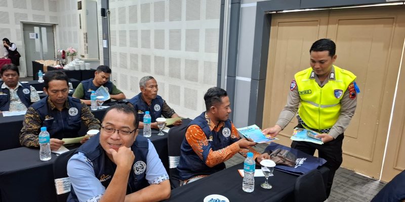 Prioritas Tapi Tetap Selamat! Polisi Pekalongan Beri Materi Kegawatdaruratan bagi Sopir Ambulans Desa