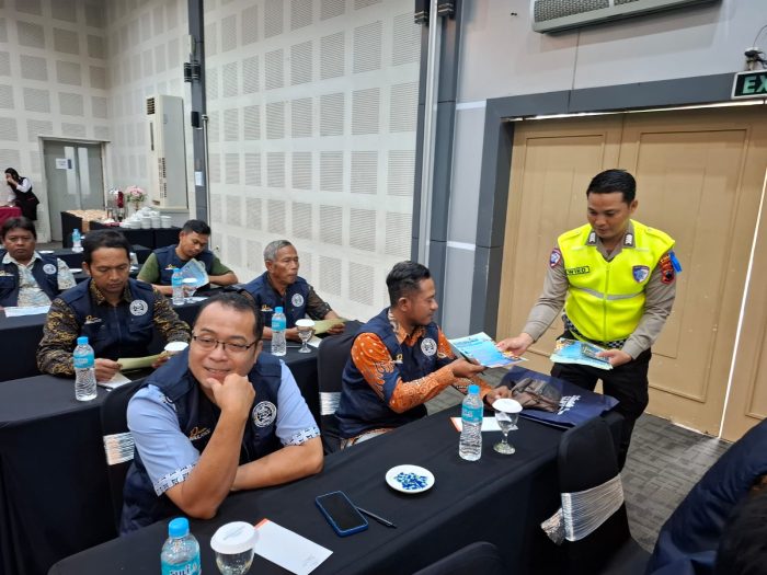 Prioritas Tapi Tetap Selamat! Polisi Pekalongan Beri Materi Kegawatdaruratan bagi Sopir Ambulans Desa