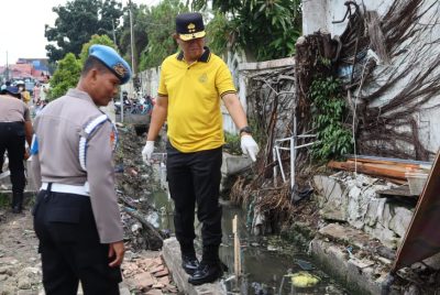 Pimpin Aksi Bersih-Bersih di Pasar Besar Palangka Raya, Kapolda Kalteng: Mari Kita Wujudkan Lingkungan Sehat, Nyaman dan Indah