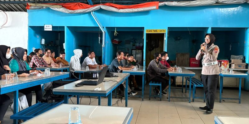 Tekan Angka Kecelakaan Jelang Mudik 2026, Satlantas Polres Pasuruan Gelar Safety Riding di PT Mega Marin Pride