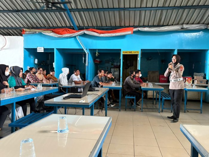 Tekan Angka Kecelakaan Jelang Mudik 2026, Satlantas Polres Pasuruan Gelar Safety Riding di PT Mega Marin Pride