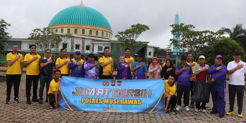 Sukseskan Perintah Presiden RI Bersih-Bersih Nasional, Polres Musi Rawas Bersama Pemda Kurve Taman Beregam dan Masjid Agung Darussalam