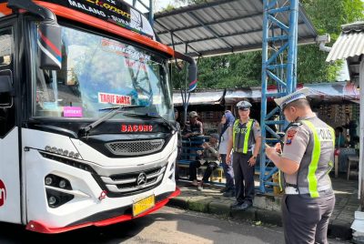 Upaya Menekan Kecelakaan Satlantas Polres Pasuruan Gelar Ramp Check Angkutan Umum di Terminal Pandaan