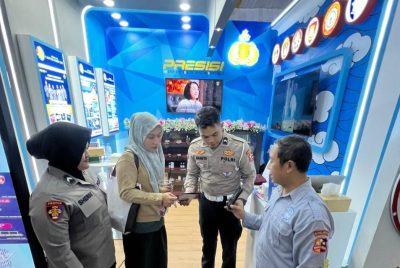 Korlantas Polri Tampilkan ETLE Mobile Handeld di Pameran Kampung Hukum 2026