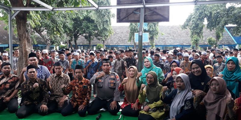 Satbinmas Polres Pasuruan Gelar Istighotsyah dan Penyuluhan Harkamtibmas di SMPN 2 Beji