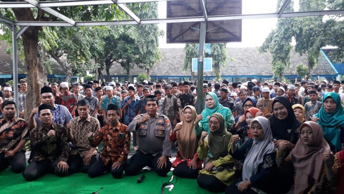Satbinmas Polres Pasuruan Gelar Istighotsyah dan Penyuluhan Harkamtibmas di SMPN 2 Beji