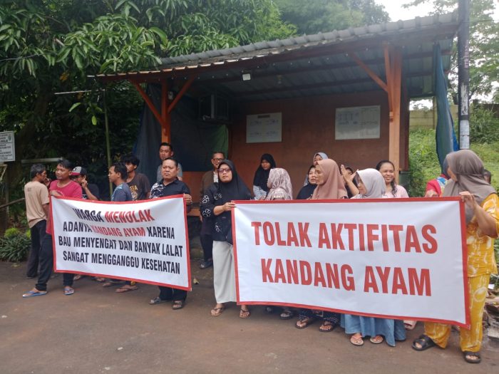 Warga Perum Citra Harmoni Rowobelang Tolak Kandang Ayam Petelur, Bau dan Lalat Picu Protes