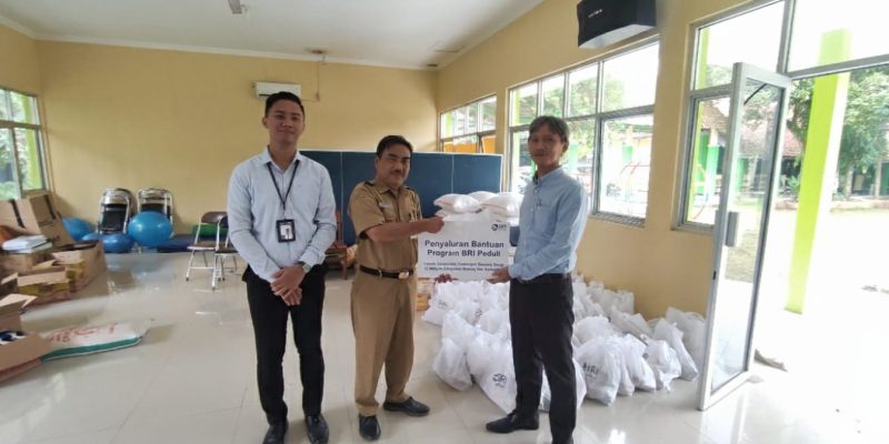 BRI Salurkan Bantuan Tanggap Darurat Untuk Warga Terdampak Banjir di Batang