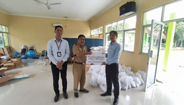 BRI Salurkan Bantuan Tanggap Darurat Untuk Warga Terdampak Banjir di Batang