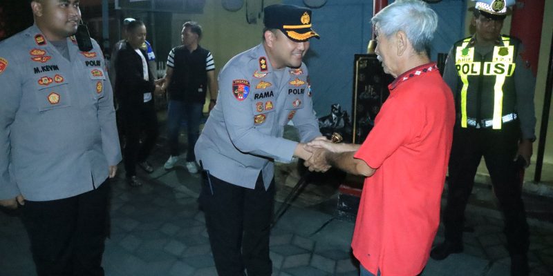 Pastikan Imlek Kondusif, Kapolres Gresik Tinjau Pengamanan di Klenteng Kim Hin Kiong