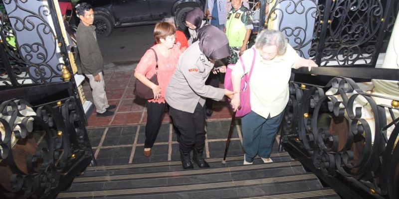 Respon Sigap Polwan Polres Bondowoso Layani Jemaat di Vihara Ariya Maitera