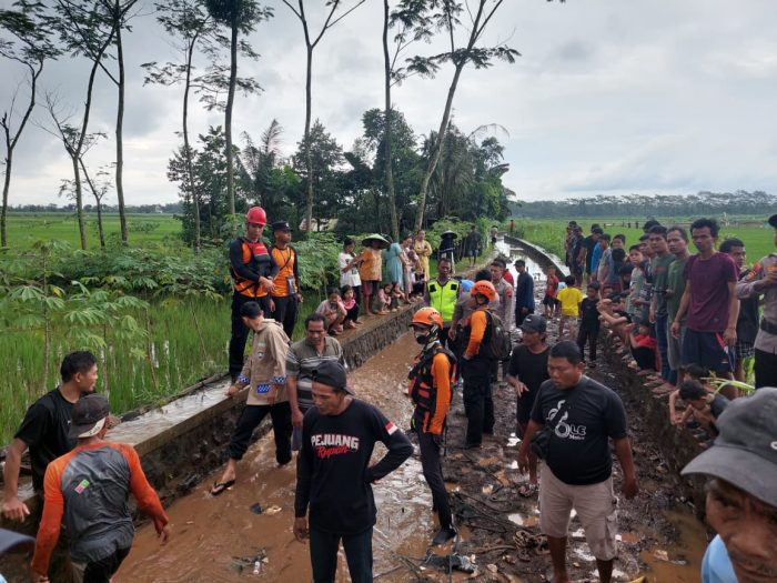 Balita 3 Tahun di Kajen Tewas Hanyut di Parit Saat Main Hujan-hujanan