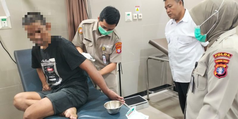 Sattahti Polresta Palangka Raya Kawal Pemeriksaan Kesehatan Tahanan di RS Bhayangkara