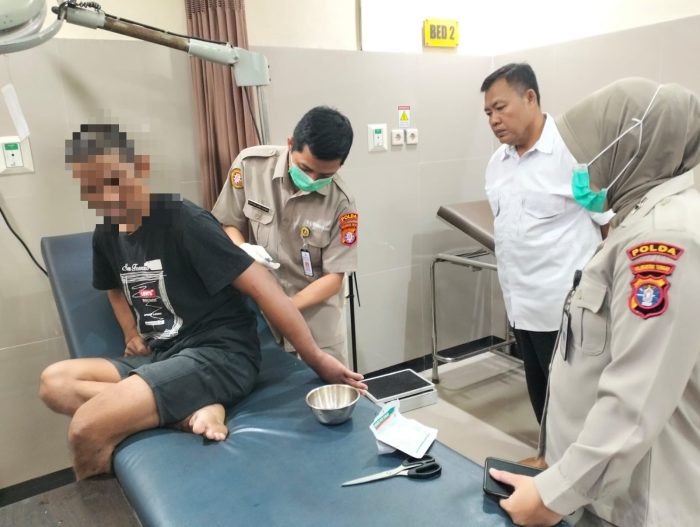 Sattahti Polresta Palangka Raya Kawal Pemeriksaan Kesehatan Tahanan di RS Bhayangkara