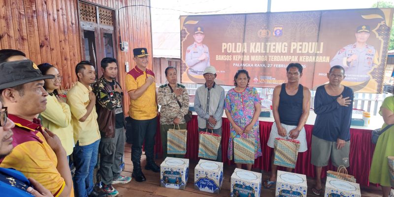Polda Kalteng Gelar Aksi Bakti Sosial dan Kebersihan di Lokasi Kebakaran Mendawai
