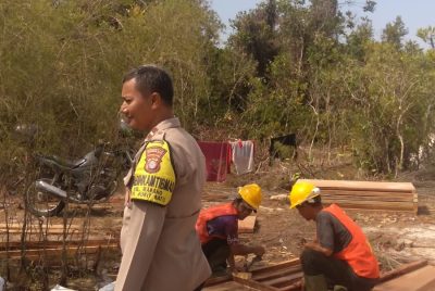 Sambangi Pembangunan Tower di Marang, Bhabinkamtibmas Bukit Batu Imbau Utamakan Keselamatan Kerja
